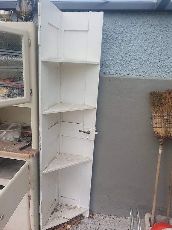 Scaffali: Regal aus alter holztüre – Usato da Olten venduto da stritten 2