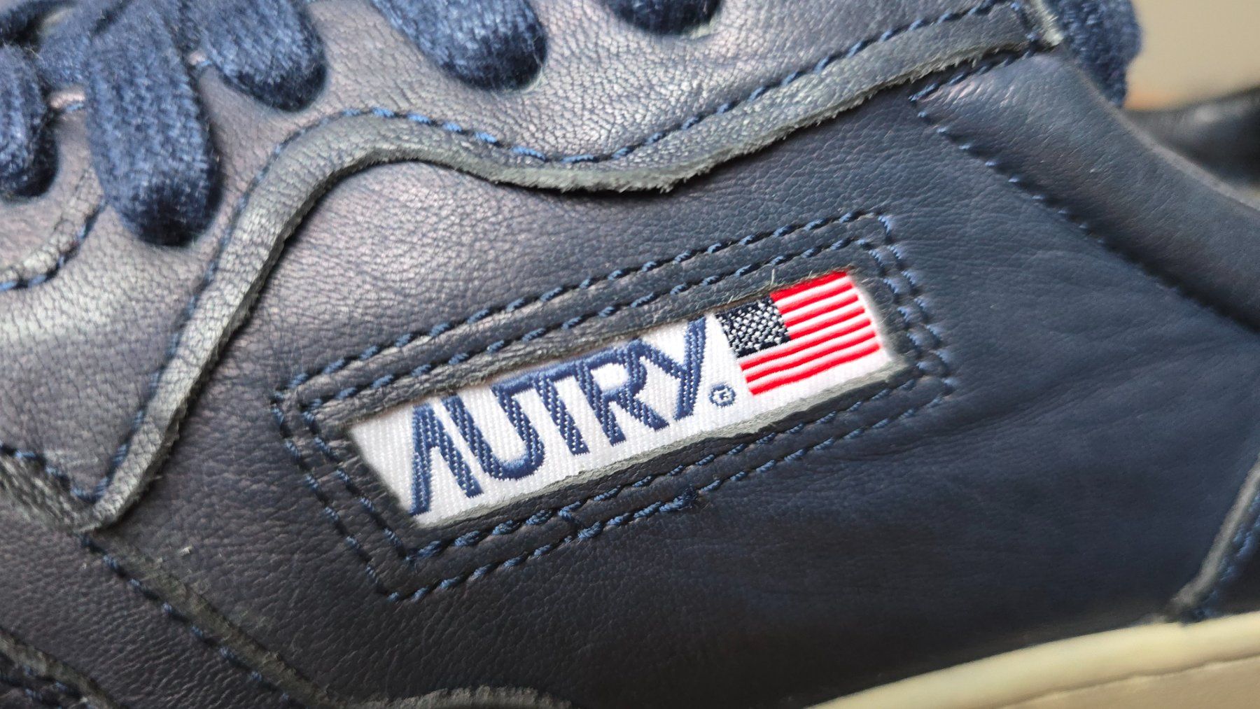 Autry Scarpe da uomo: Autry Medalist Low in Dunkelblau   .  EU 41 – Usato da Wallisellen venduto da theblacksheep 2