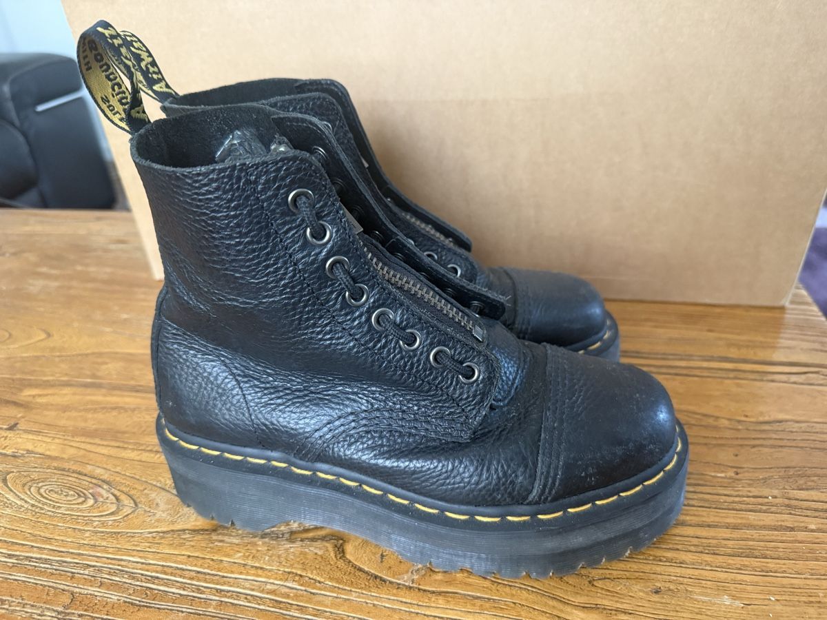 Dr. Martens Damenschuhe: Dr. Martens boots. Size 39. Little worn – Gebraucht aus Veyrier von EleMast 1