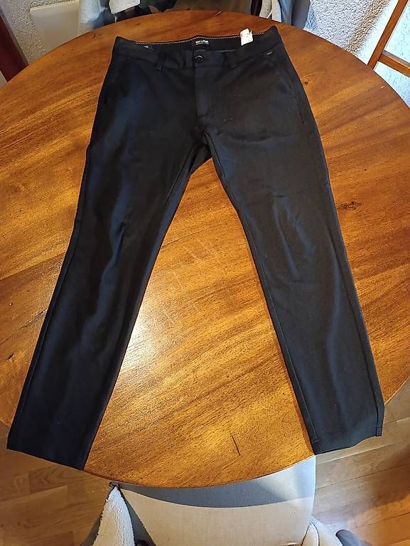 Pantalons: Pantalon de costume noir – D'occasion à yvonand par JeremyC25 1