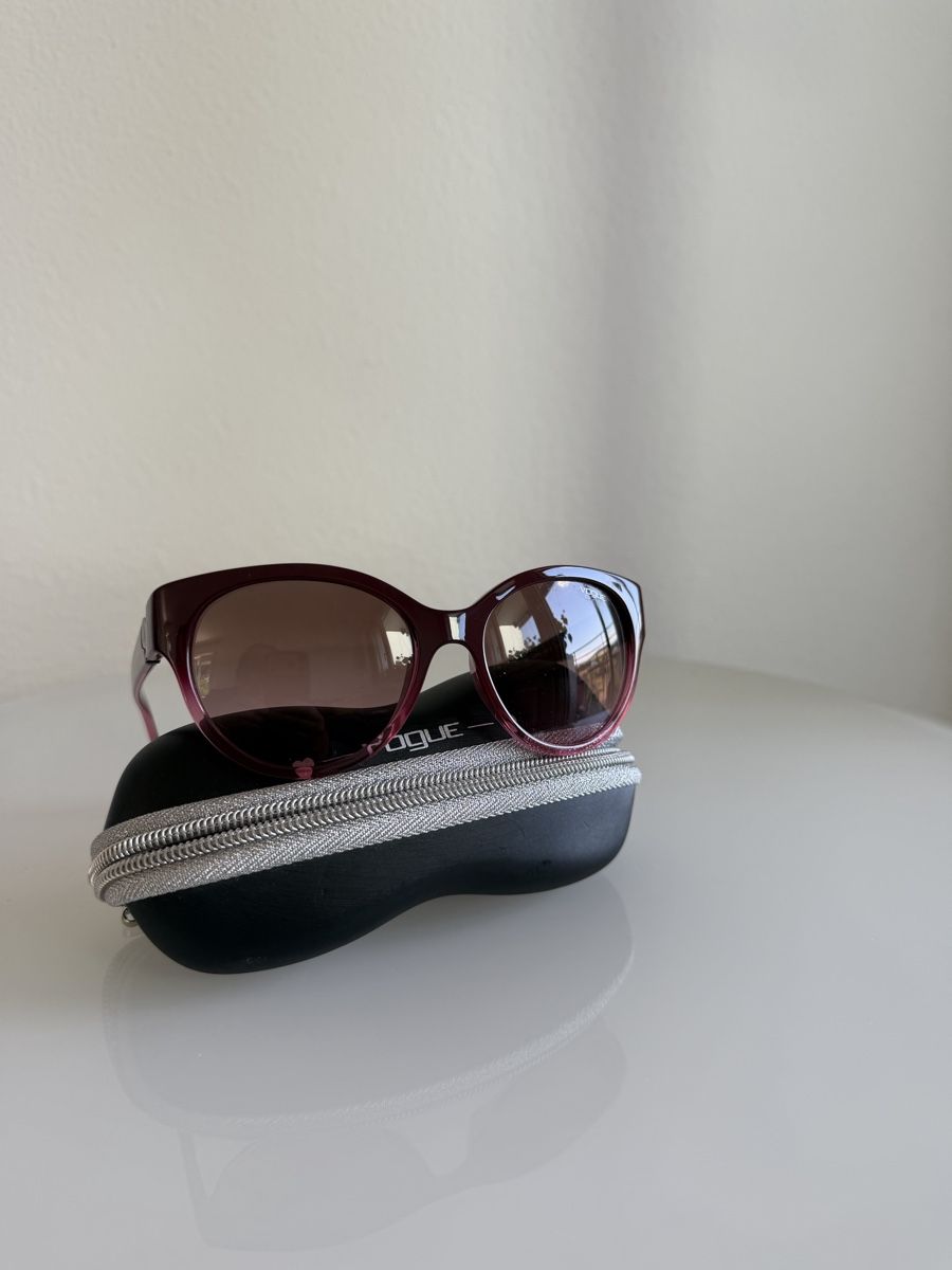 Vogue Brillen & Gläser: Lunettes de soleil VOGUE – Gebraucht aus Cressier FR von Kvito4ka 4
