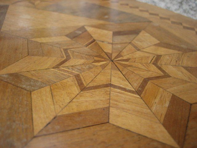 Tavoli: Rundtisch mit Schachbrettmuster Intarsien Holz – Usato da Winterthur venduto da pf02 9