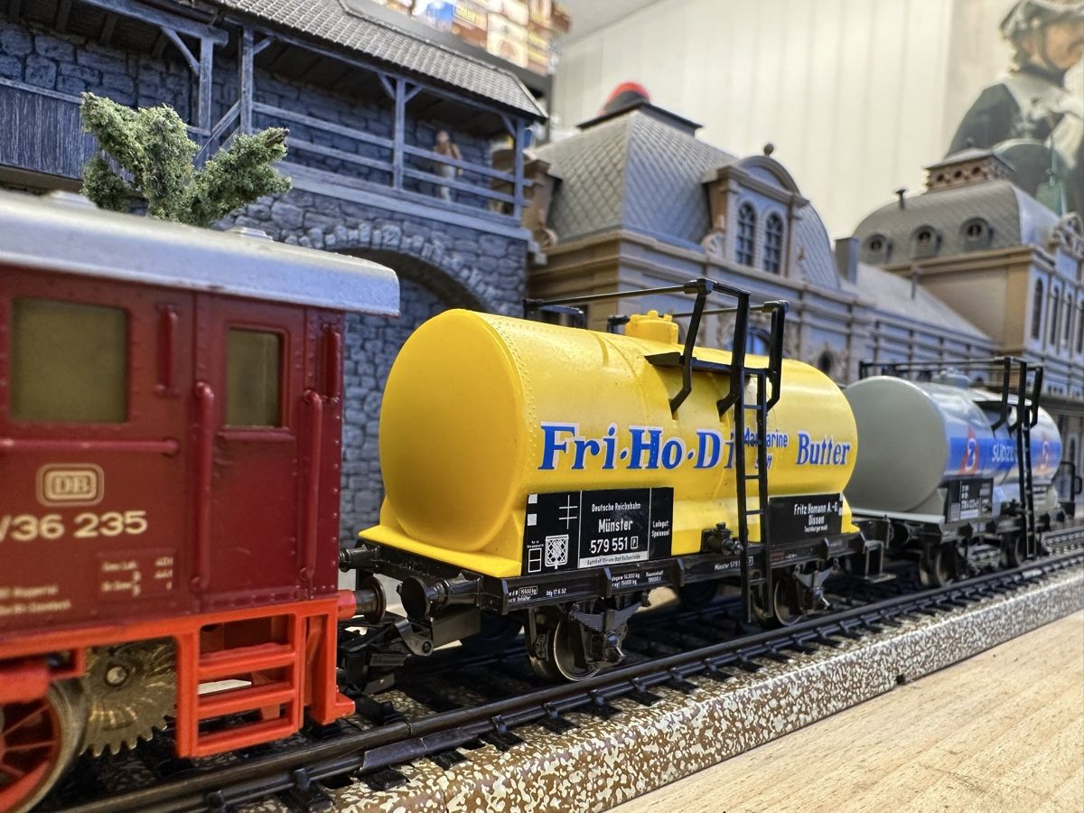Märklin Modelleisenbahnen: Märklin 3446 DB V36 digital Güterzug – Gebraucht aus Lupsingen von New-Haven 1