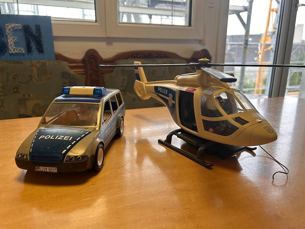 Giocattoli: Playmobile Polizeihubschrauber und Auto – Usato da Diepoldsau venduto da mon_57yq
