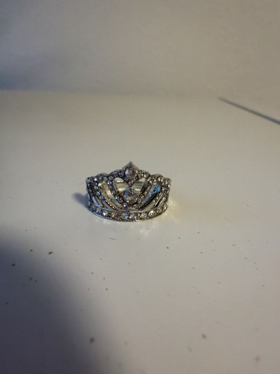 Anelli: Ring Krone silberfarben mit Schmucksteinen Grösse 7 – Nuovo e nell'imballaggio originale da Bassersdorf venduto da Sandy456