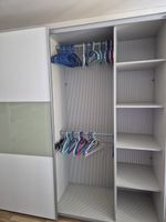 Grosser Schrank komplett