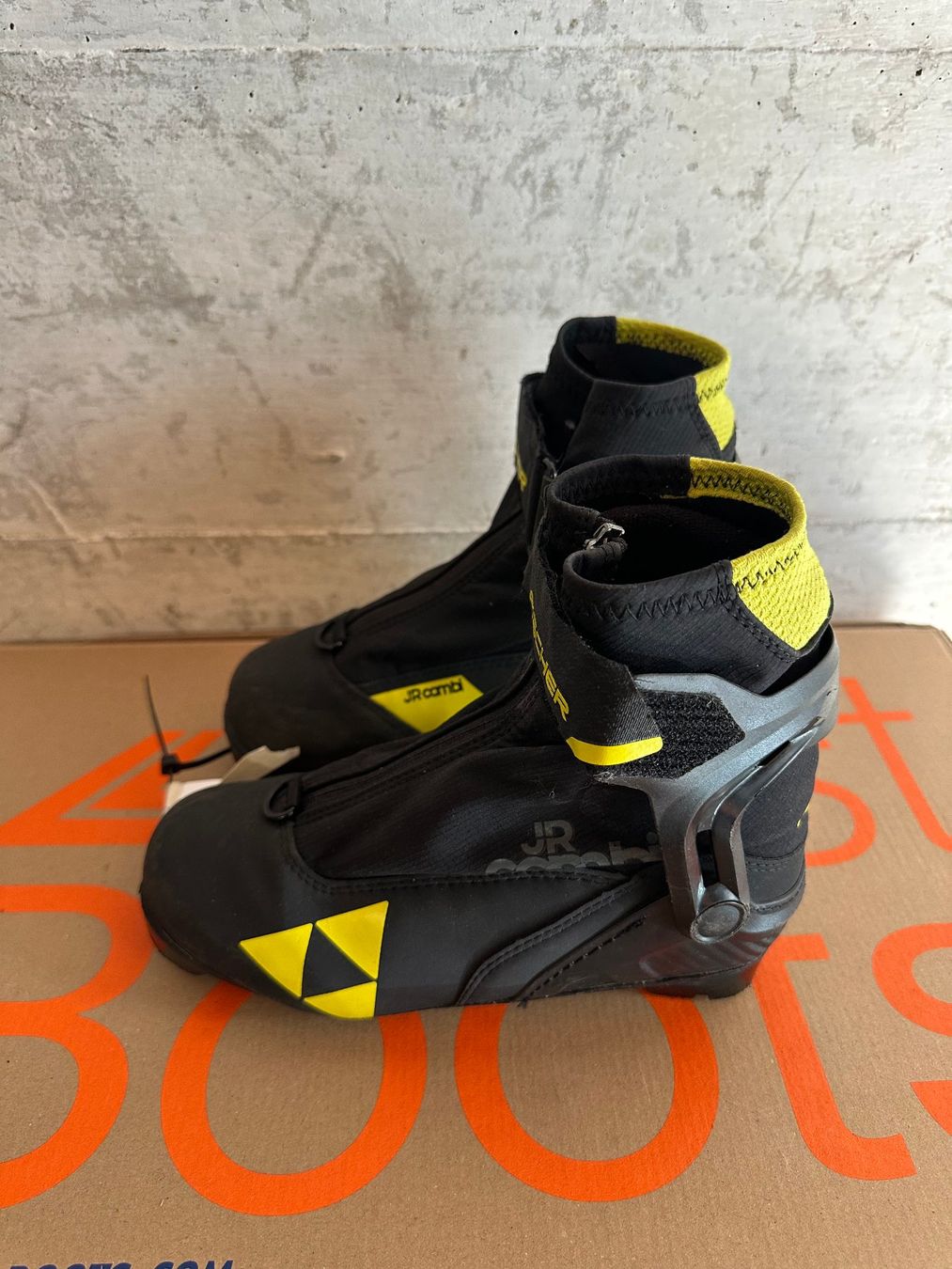 Fischer Chaussures hommes: Fischer Combi Junior Langlauf Schuhe Gr. 35 – D'occasion à Emmenbrücke par karkarkar 2