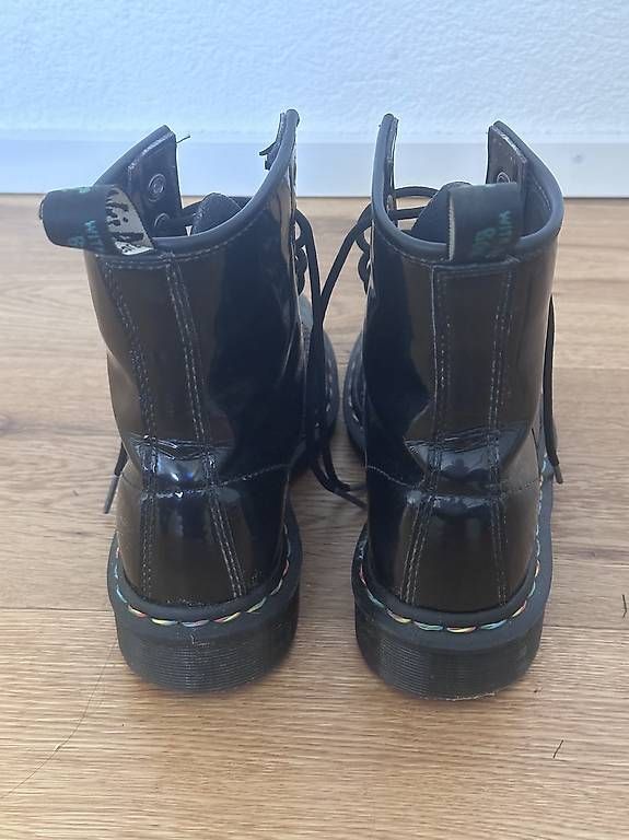 Scarpe da donna: Dr. Martens 1460 Rainbow – Usato da St. Gallen venduto da fla_j5jj 4