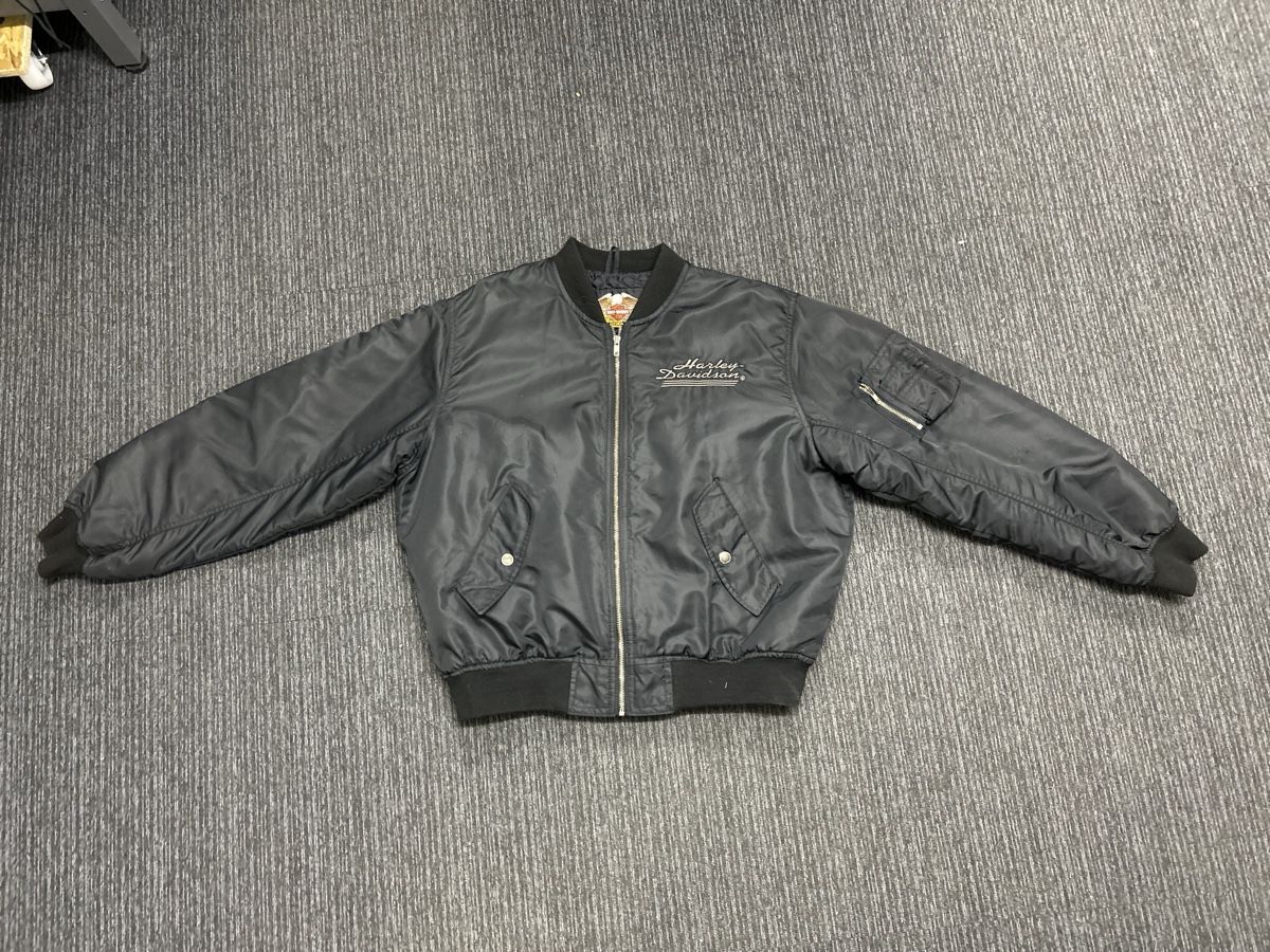 Harley-Davidson Jacken: Harley Davidson Bomberjacke – Gebraucht aus Münchenstein von Cello30