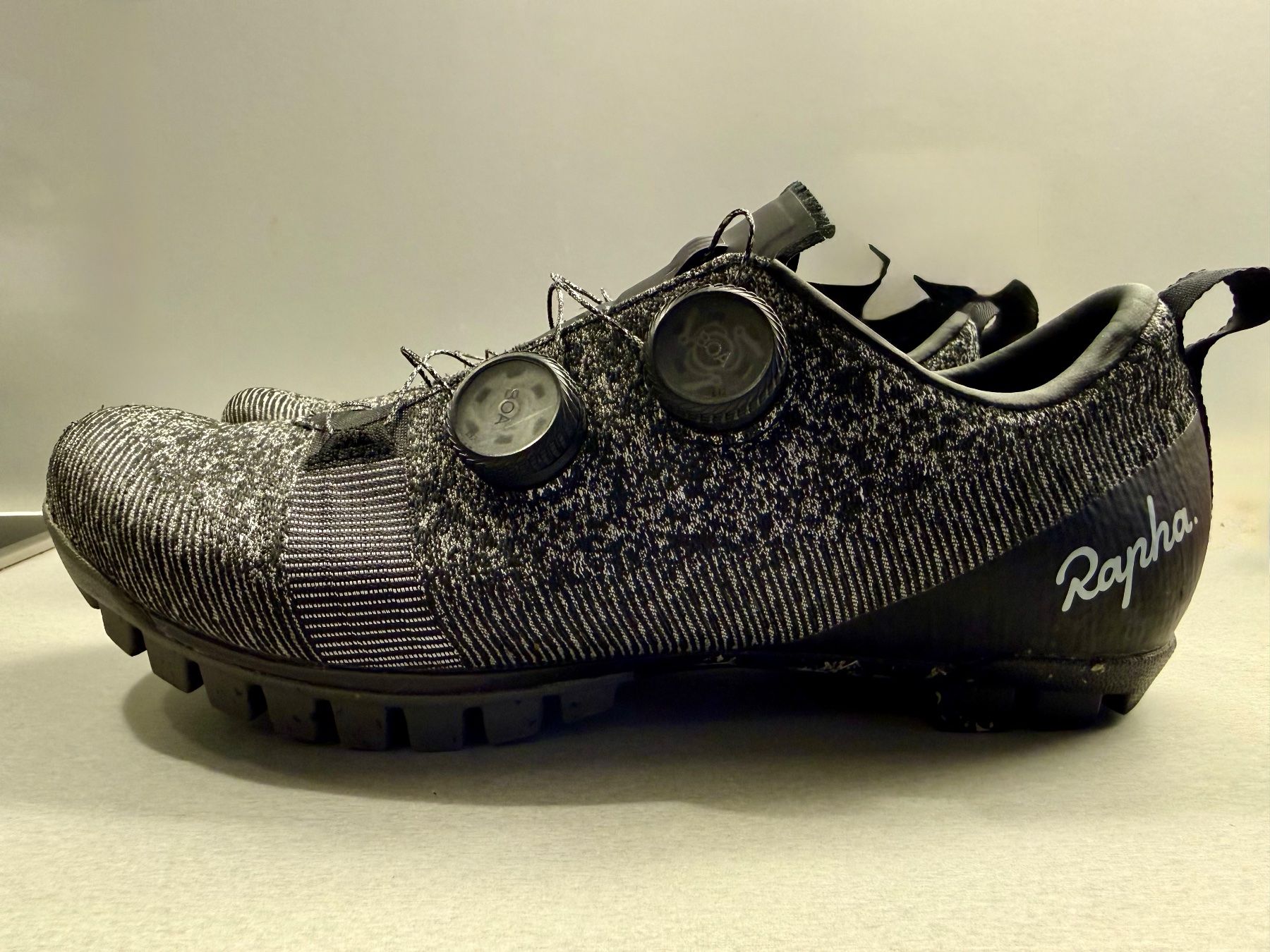 Rapha Chaussures hommes: RAPHA EXPLORE POWERWEAVE CARBON SHOE – D'occasion à Basel par Carlos_Deperu 4