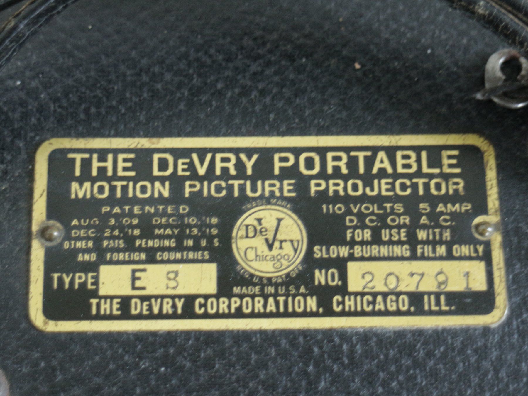 Fotocamera: DeVry 35mm Kino-Kofferprojektor 1922 – Usato da Luterbach venduto da fink4500 7