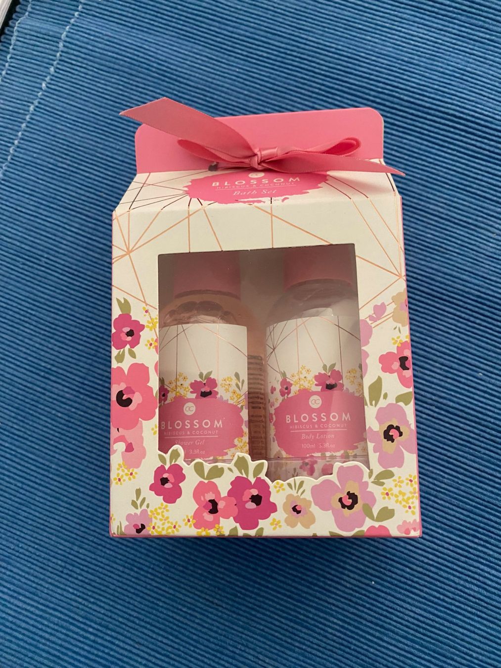 Sonstige Körperpflege: Blossom bath set hibiscus & coconut 2 x 100ml – Neu (gemäss Beschreibung) aus Allenwinden von Obalu