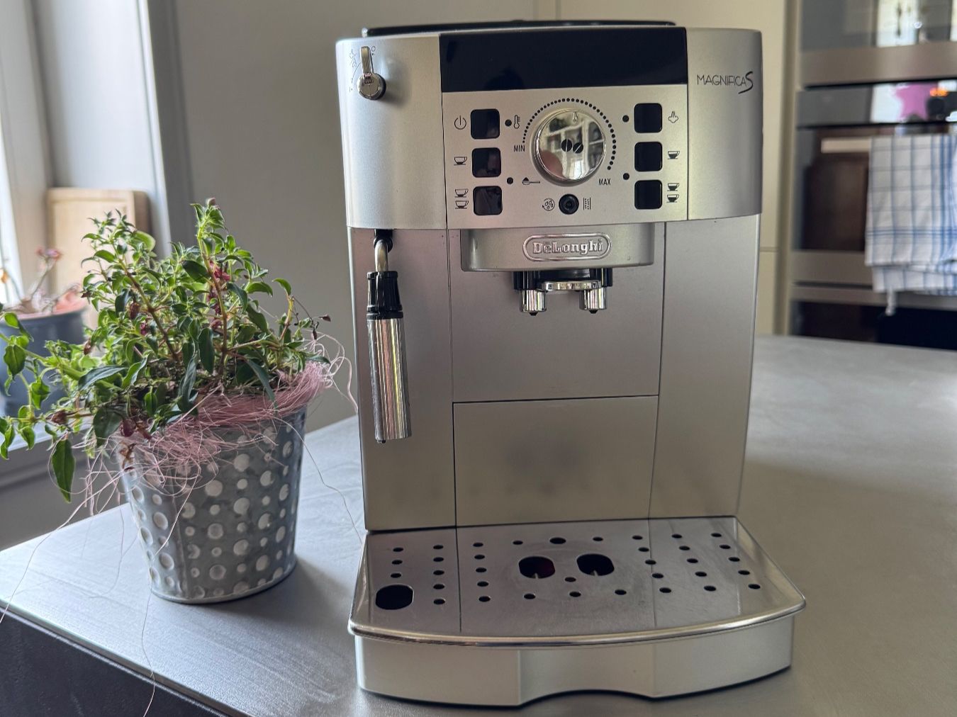 De'Longhi Macchine per caffè & Macchine per espresso: De Longhi Magnifica S Kaffeemaschiene – Usato da Emmenbrücke venduto da Lou_Portmann