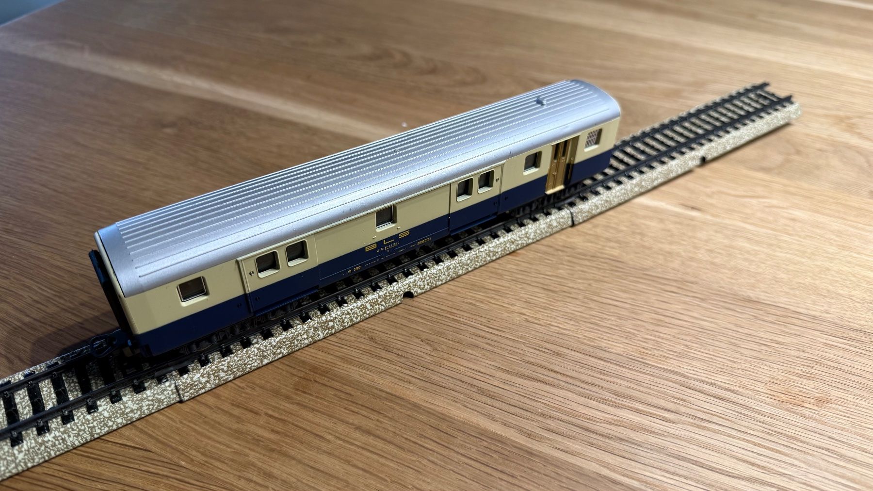Lima Modellini di ferrovie: BLS Gepäckwagen Lima 309338 – Usato da Münsingen venduto da Sim2977 2