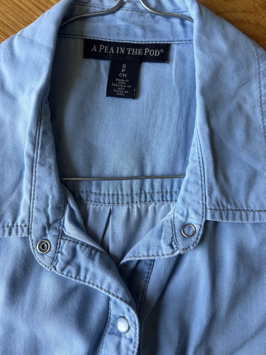 Camicette: Maternity Jeansbluse von A Pea in the Pod – Usato da Zürich venduto da lau_zb7c 3