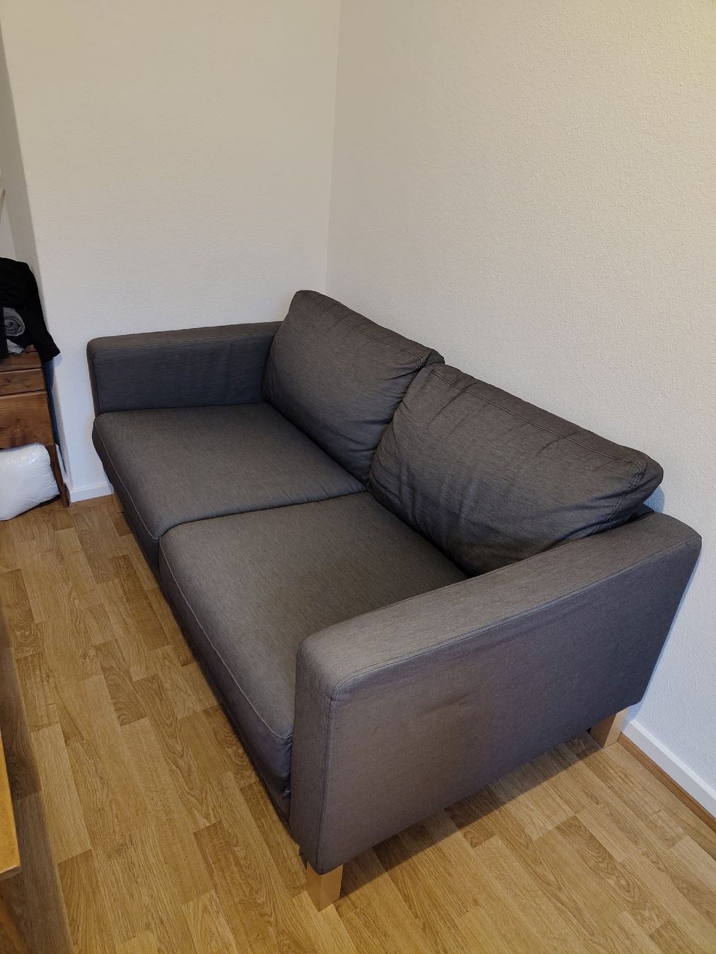 Divani: Graues 2er-Sofa mit Holzfüssen – Usato da Winterthur venduto da mae_7ss6 1