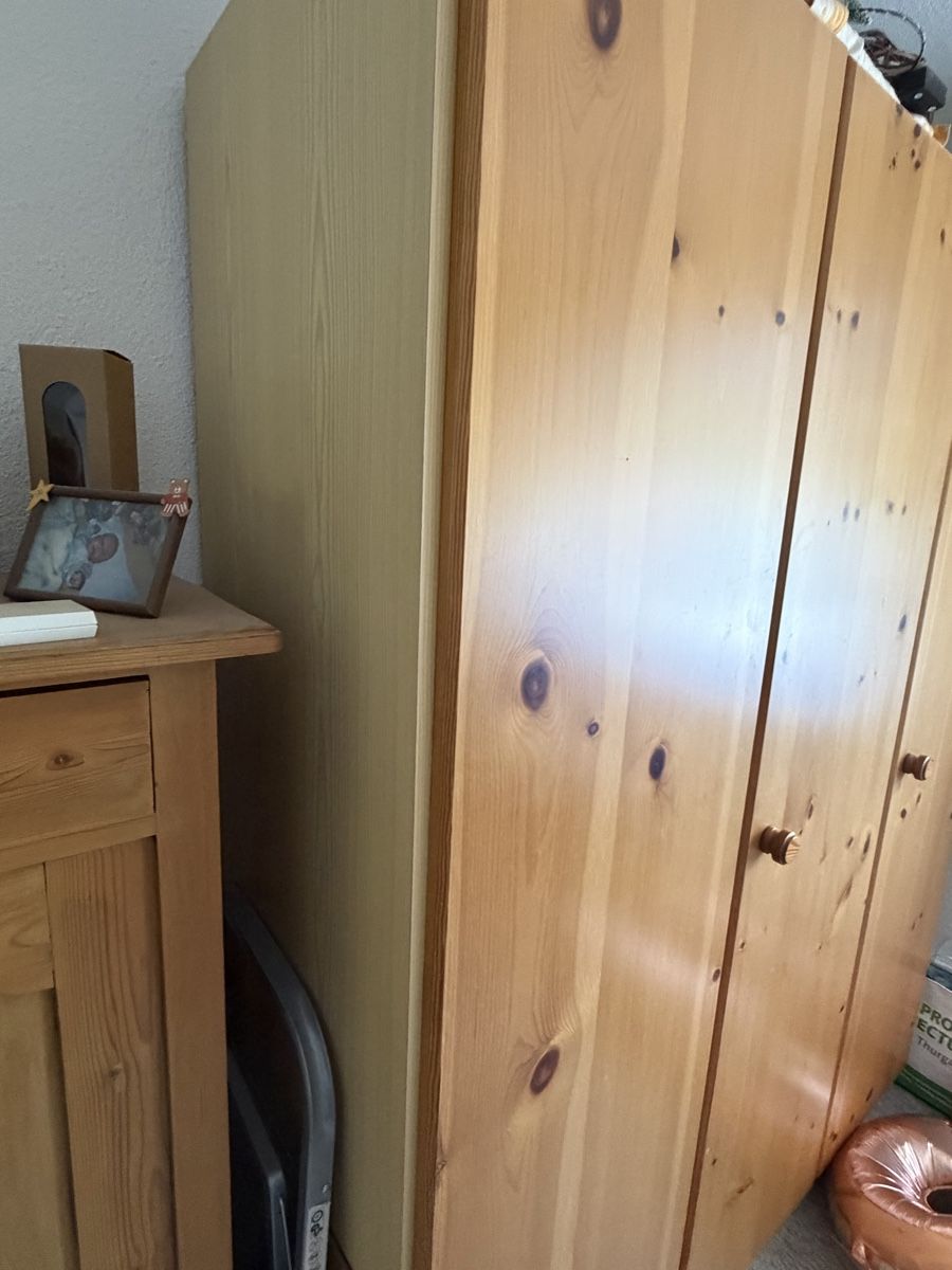 Armadi: Kleiderschrank – Usato da Romanshorn venduto da Honeyloops-1993 1