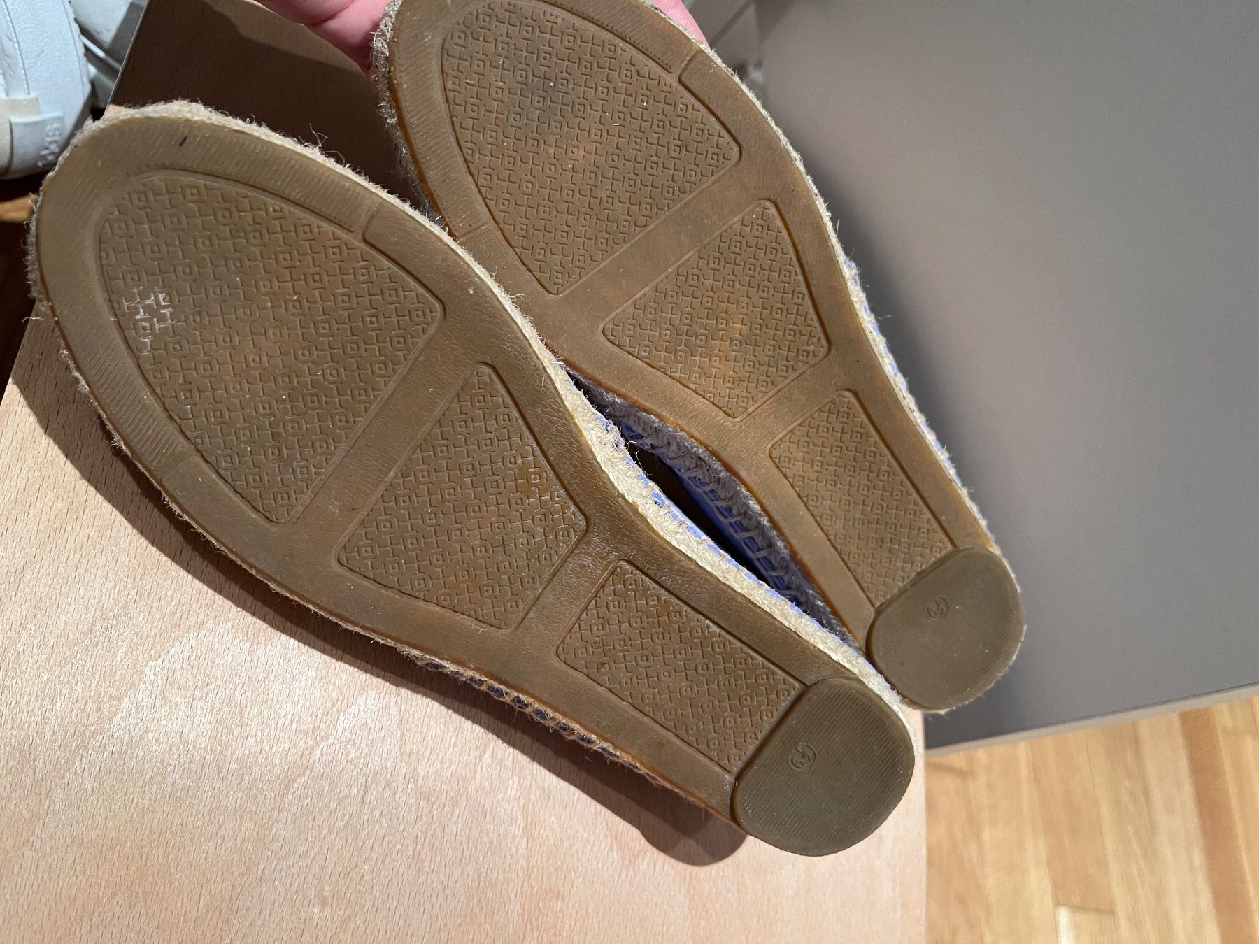 Tory Burch Scarpe da donna: Tory Burch Espadrilles, hellblau, Gr.37 (6.5) – Usato da Baar venduto da sim_5d6l 2