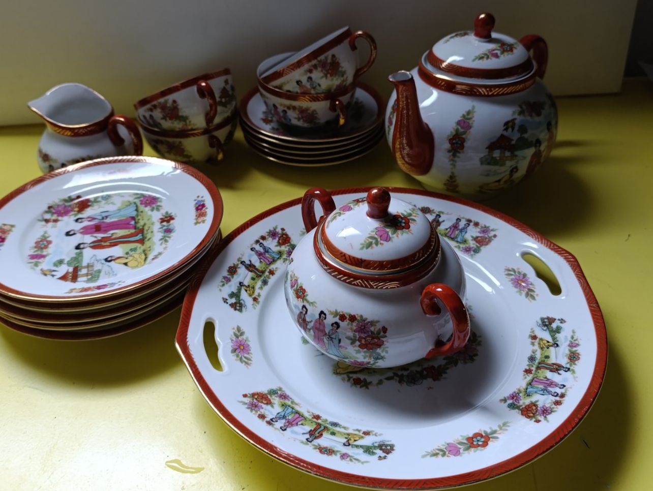 Set di piatti: Geschirrset, Japan-Motive – Usato da zofingen venduto da Blume14