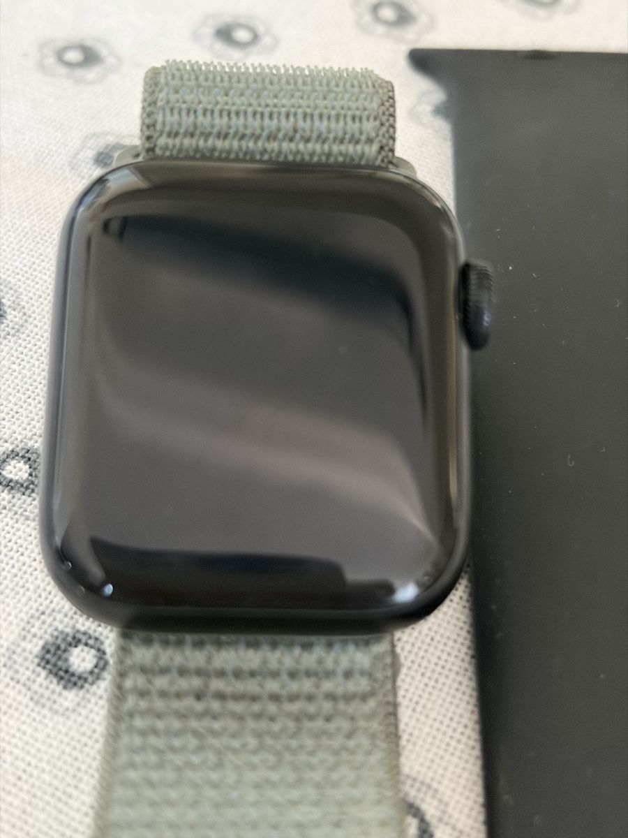 Apple Smartwatch: Apple Watch SE GPS 4mm – Usato da Tagelswangen venduto da Gizzmo..77 1
