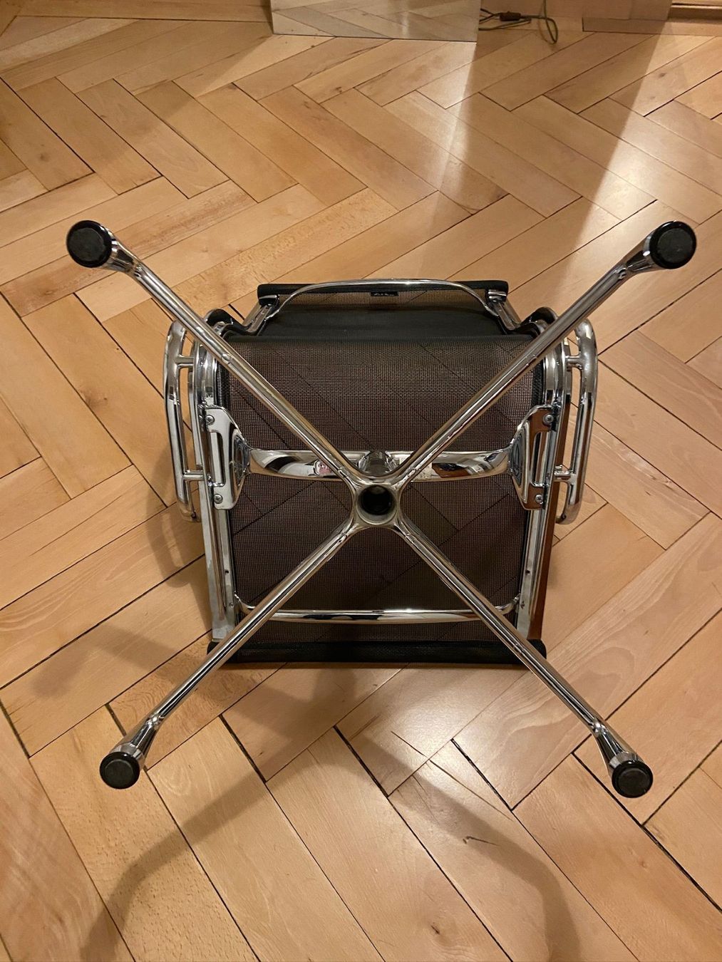 Eames Sedie: EA 107 Eames / Vitra (nicht drehbar) – Usato da Zürich venduto da karlberz 3