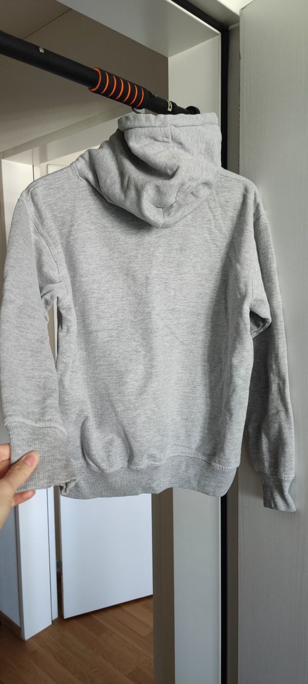 Pulls & Sweat-shirts: Hoodie – D'occasion à Zug par vik_8fdf 1