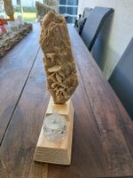 Teelichthalter mit LED und Stein auf Holzsockel