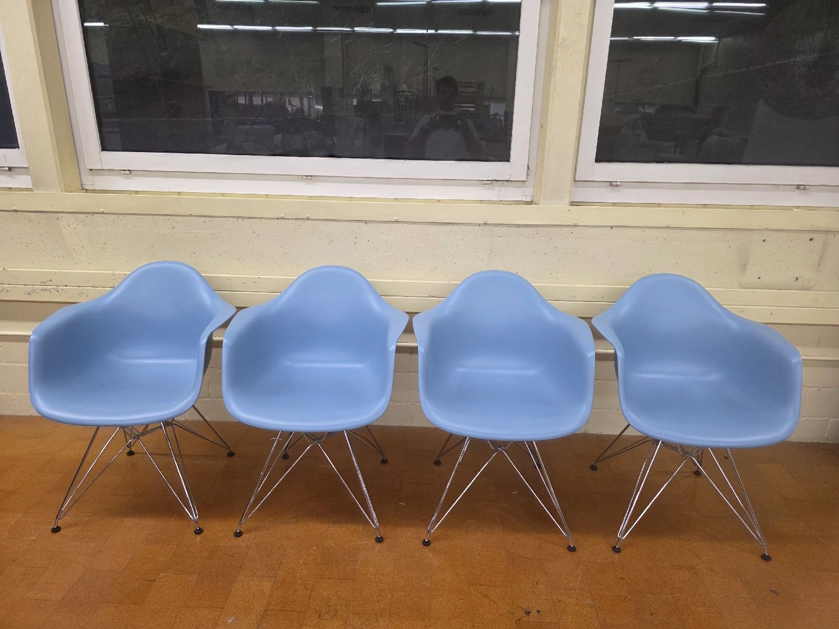 Vitra Sedie: Designer Stühle Eames Vitra DAR in hellblau – Usato da Lichtensteig venduto da Polsterwerk 2