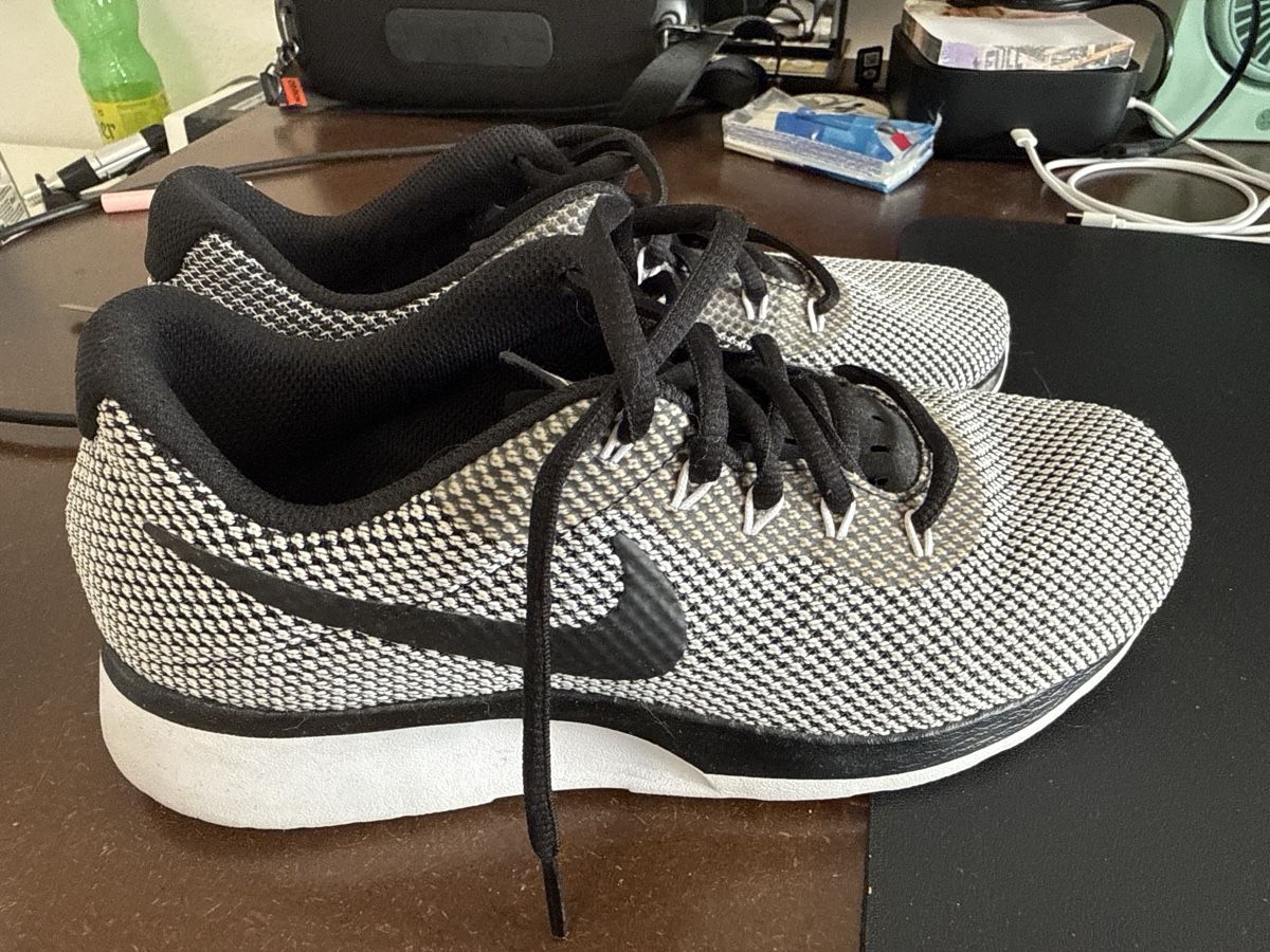 Nike Chaussures femmes: Nike Schuhe neuwertig  – Neuf (Voir description) à Bettlach par Mrsdelux