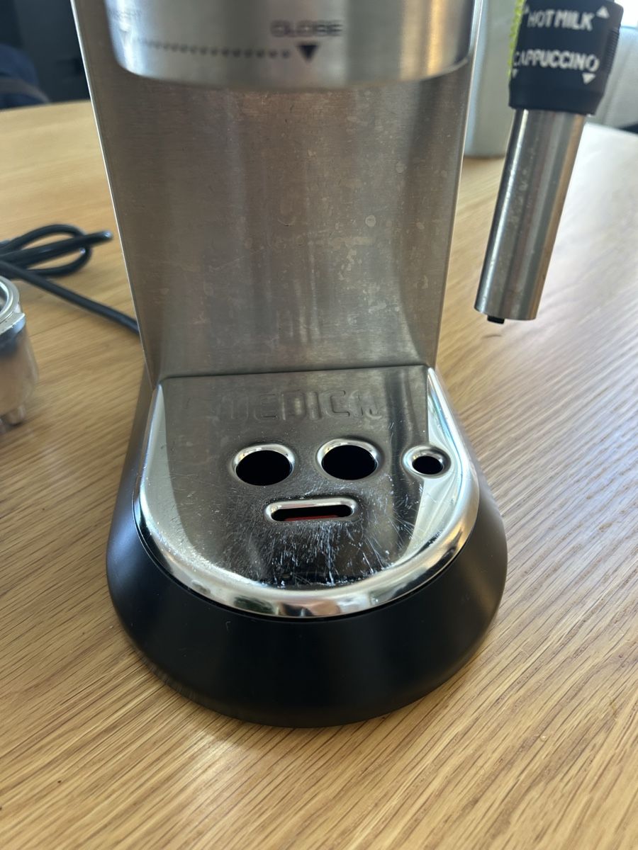 De'Longhi Machines à café & Machines à expresso: DeLonghi Espressomaschine Dedica – D'occasion à St. Gallen par Ladorephii 2