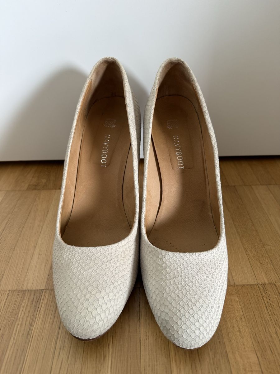 Navyboot Damenschuhe: Navyboot - Hell beige Pumps mit Struktur - 41 – Gebraucht aus Zug von tami12 2