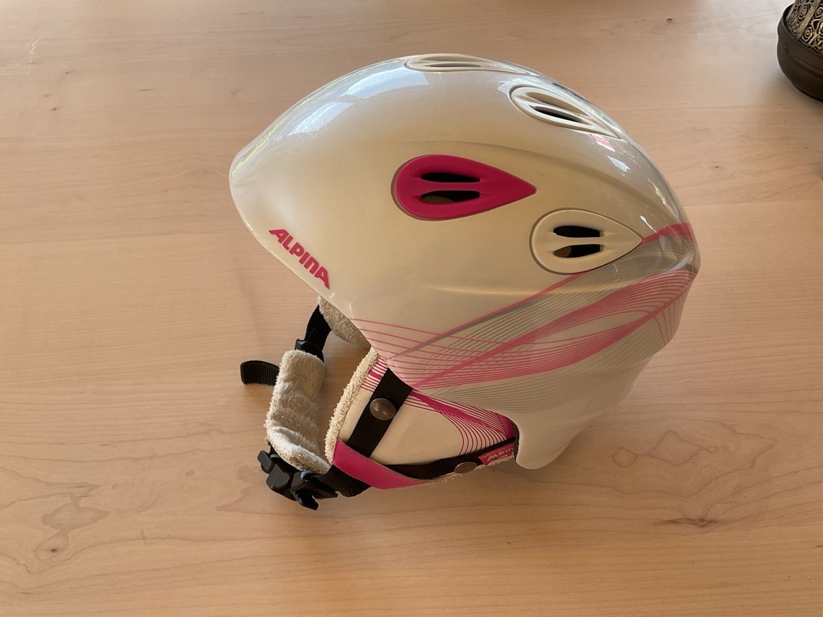 Alpina Helme: Alpina Skihelm – Gebraucht aus Rickenbach SZ von Gambit_1