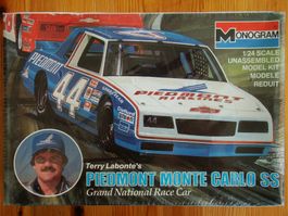 Monogram 2299 Chevrolet Monte Carlo Piedmont #44 NASCAR