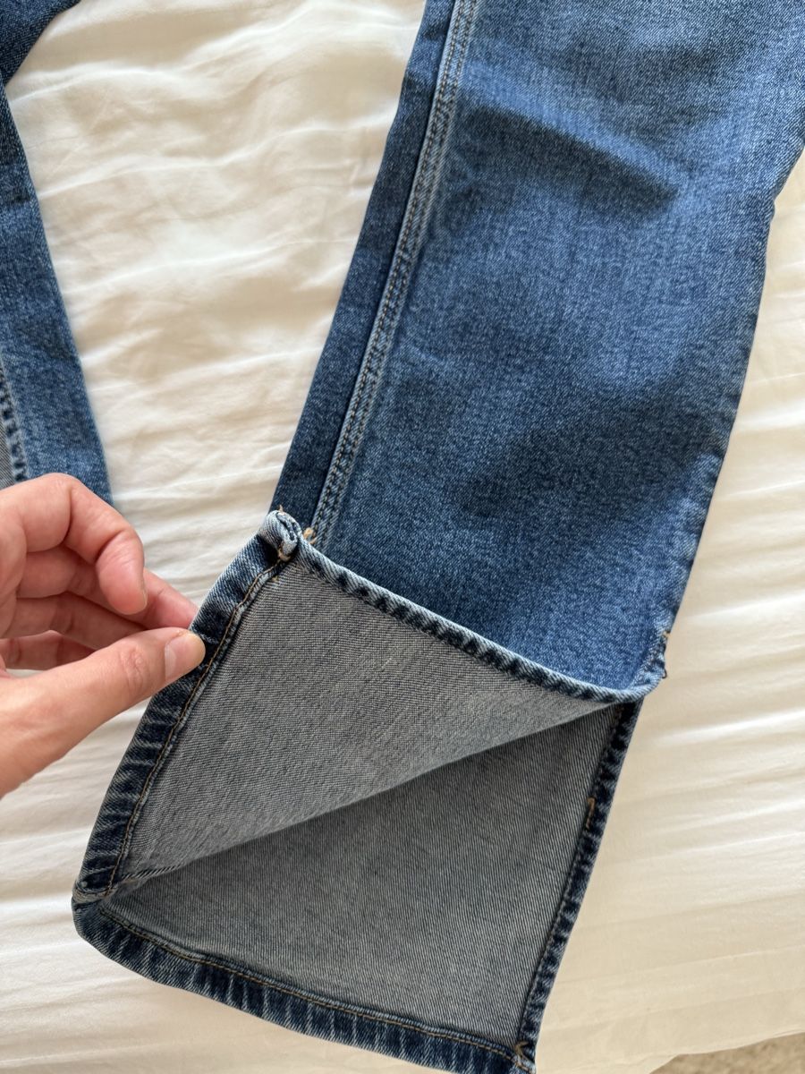 Zara Jeans: Zara Jeans mit Schlitz, top Zustand! – Gebraucht aus Volketswil von habibeoez 4