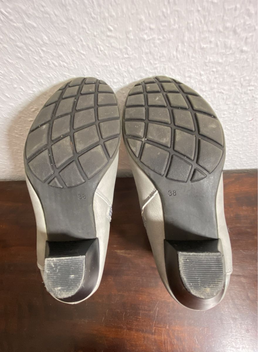 Scarpe da donna: Stiefeletten Vintage Look Gr. 38 hellgrau Cityline – Usato da Fislisbach venduto da KolibriSecondhand 8