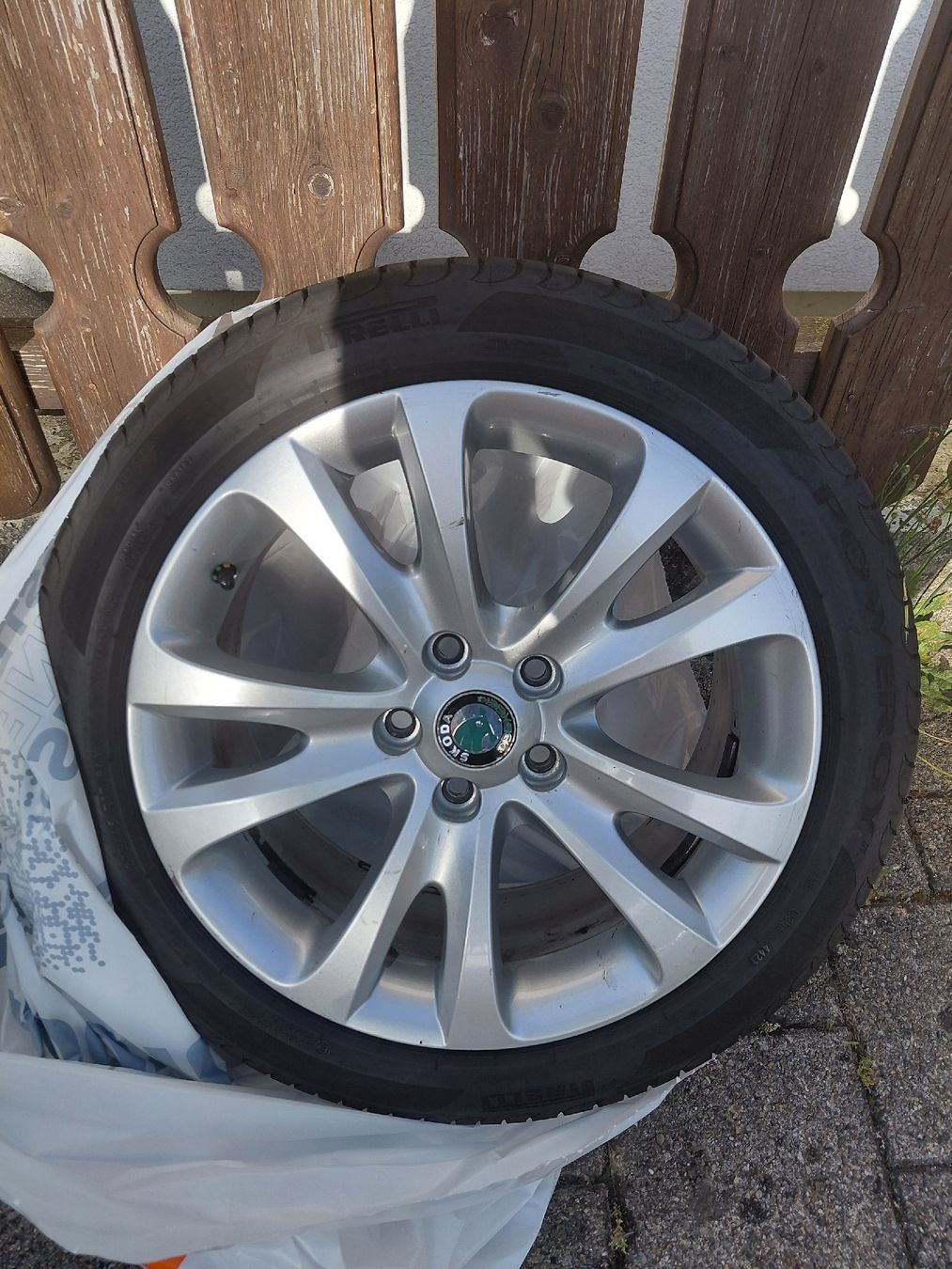 Skoda Pneumatici & Ruote complete: Komplettrad Skoda Superb – Usato da Oberbuchsiten venduto da Virus 1