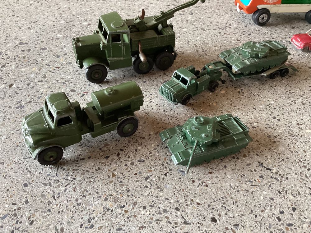 Militär Spielzeugautos, Konvolut Panzer, Abschleppwagen etc. 1