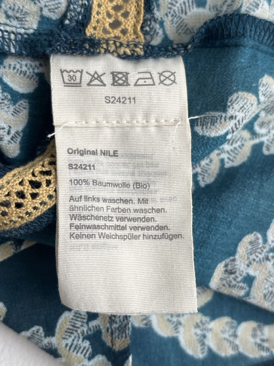Nile Chemisiers: Bluse Nile Grösse M mit Blattmuster und Spitze – D'occasion à langenthal par rundholz7 7