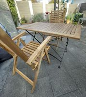 Klapptisch mit zwei Stühlen aus Holz Metall