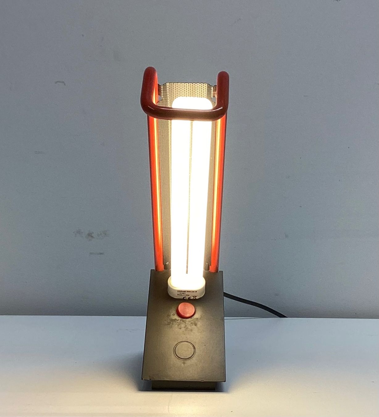 Philips Lampen: Postmoderne Tischleuchte Philips; 1980 er Jahren – Gebraucht aus Burgdorf von swintila 1