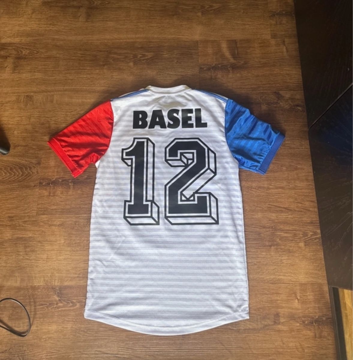 Leibchen & Hosen: FC Basel Trikot XL – Gebraucht aus grandvaux von SwissOnTracksHO 1