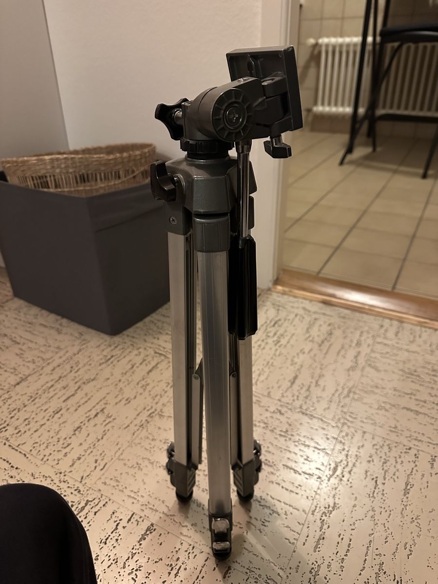 Stative & Köpfe: Trépied Manfrotto solide – Gebraucht aus Lausanne von Tipouze 1