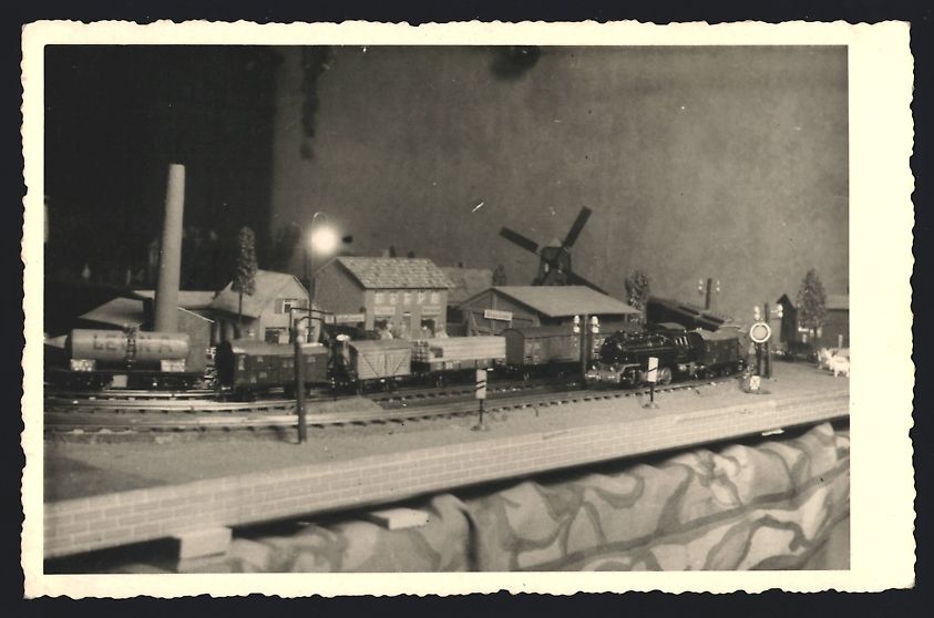 Fotografie &  Plakate: Fotografie Spielzeug deutsche Eisenbahn, – Gebraucht aus Berlin von bartko-reher 1