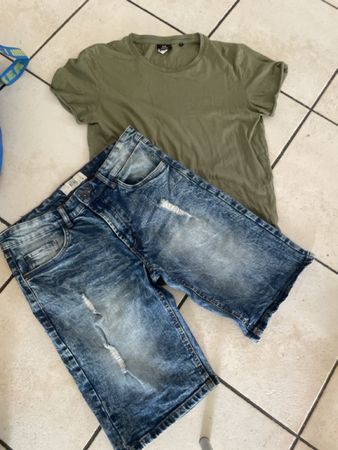 Jeans-Shorts mit zerrissener Optik & T-Shirt Gr M Sommer