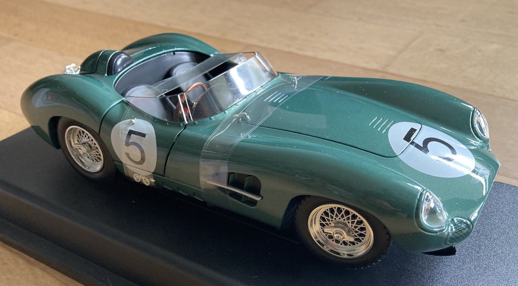 Aston Martin Modellautos: Aston Martin DBR 1 1:18 – Neu und originalverpackt aus Uetikon am See von Cupes 1