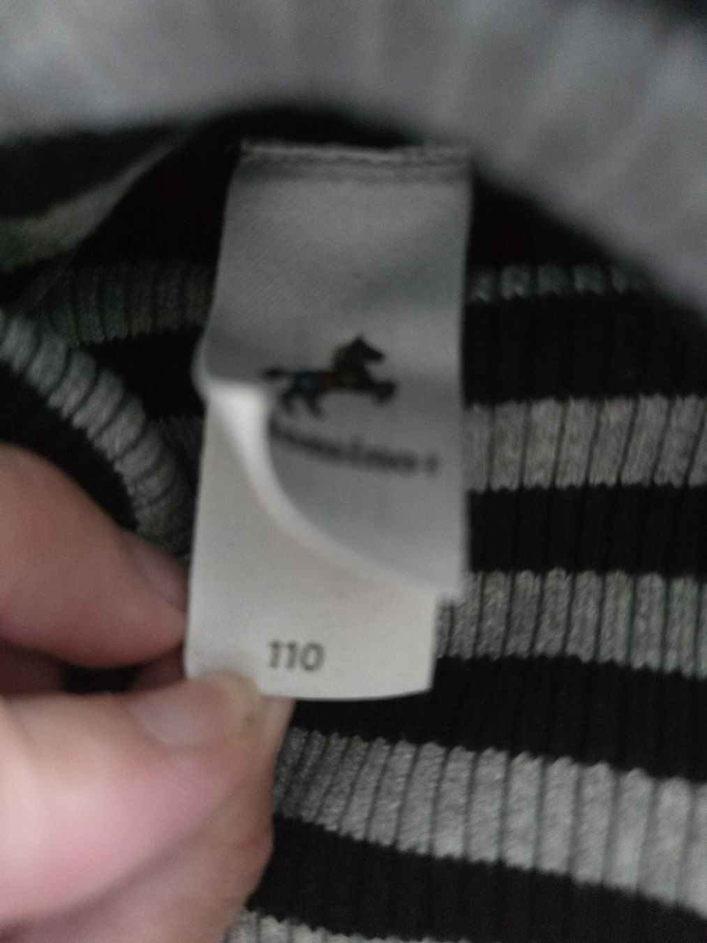 Maglioni & Felpe: Pullover gestreift mit Herz Grösse 110 – Usato da Unterentfelden venduto da Panda-87 2