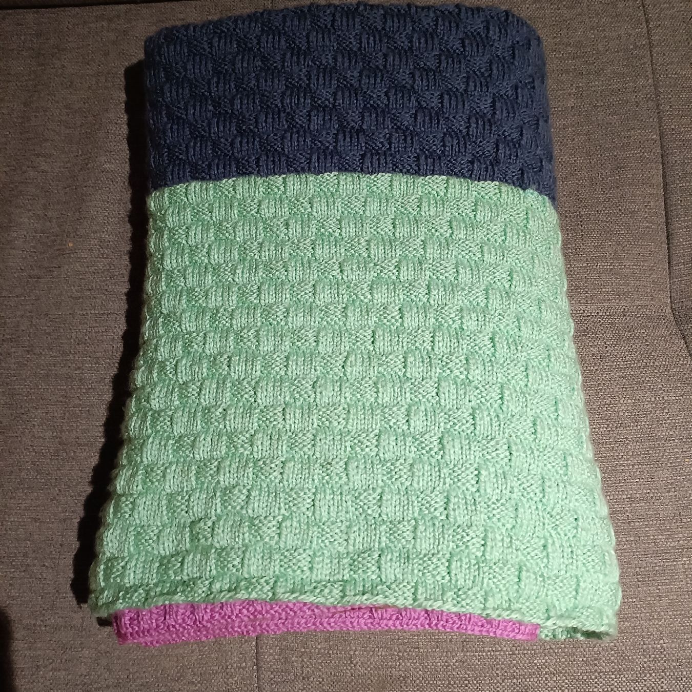 Coperte: Handgestrickte Wolldecke – Nuovo e nell'imballaggio originale da Langnau i.E venduto da Arco2503