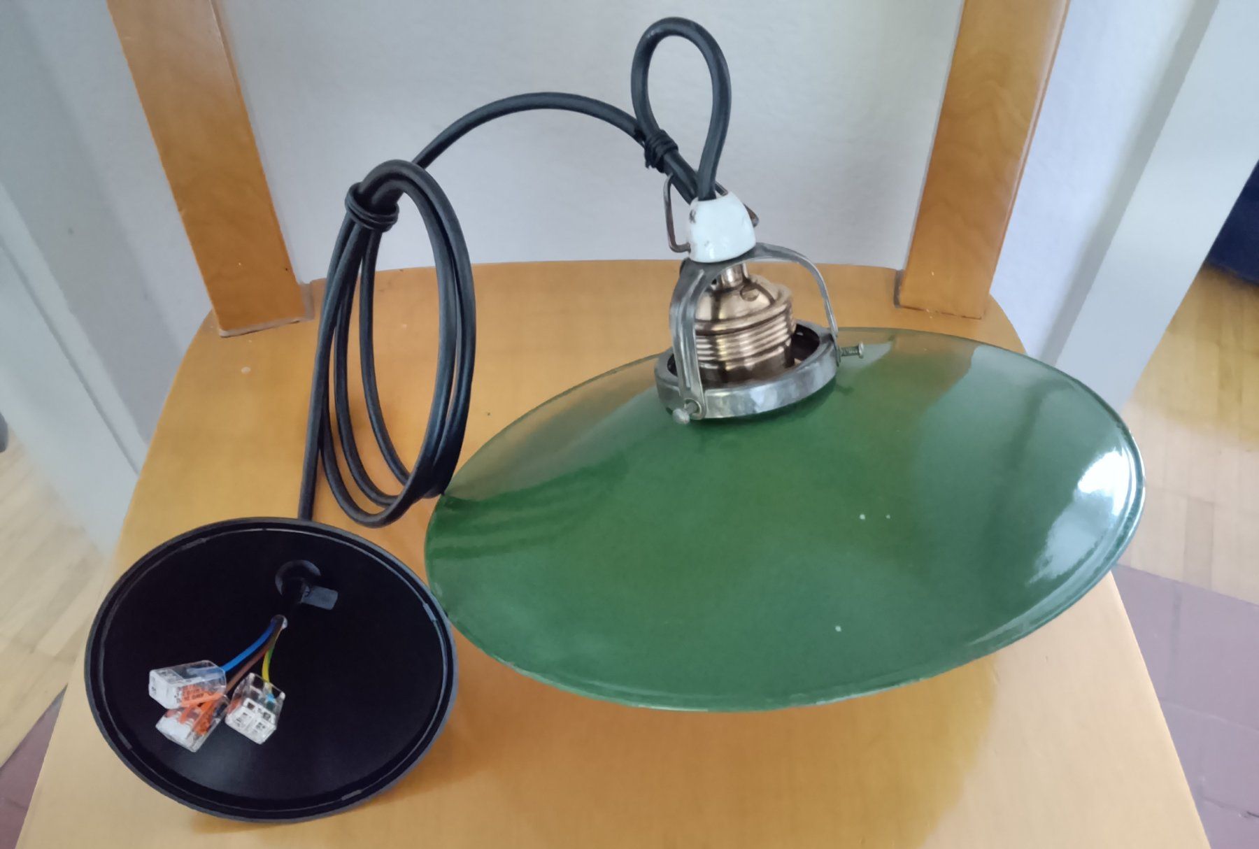 Lampadari & plafoniere: Vintage Industrielampe Deckenlampe Emaille Plafonnier Vert – Usato da St. Gallen venduto da EastLakeConcept
