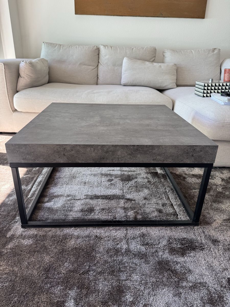 Tavoli: Table basse effet béton 75x75cm – Usato da Cologny venduto da ale_rr8m