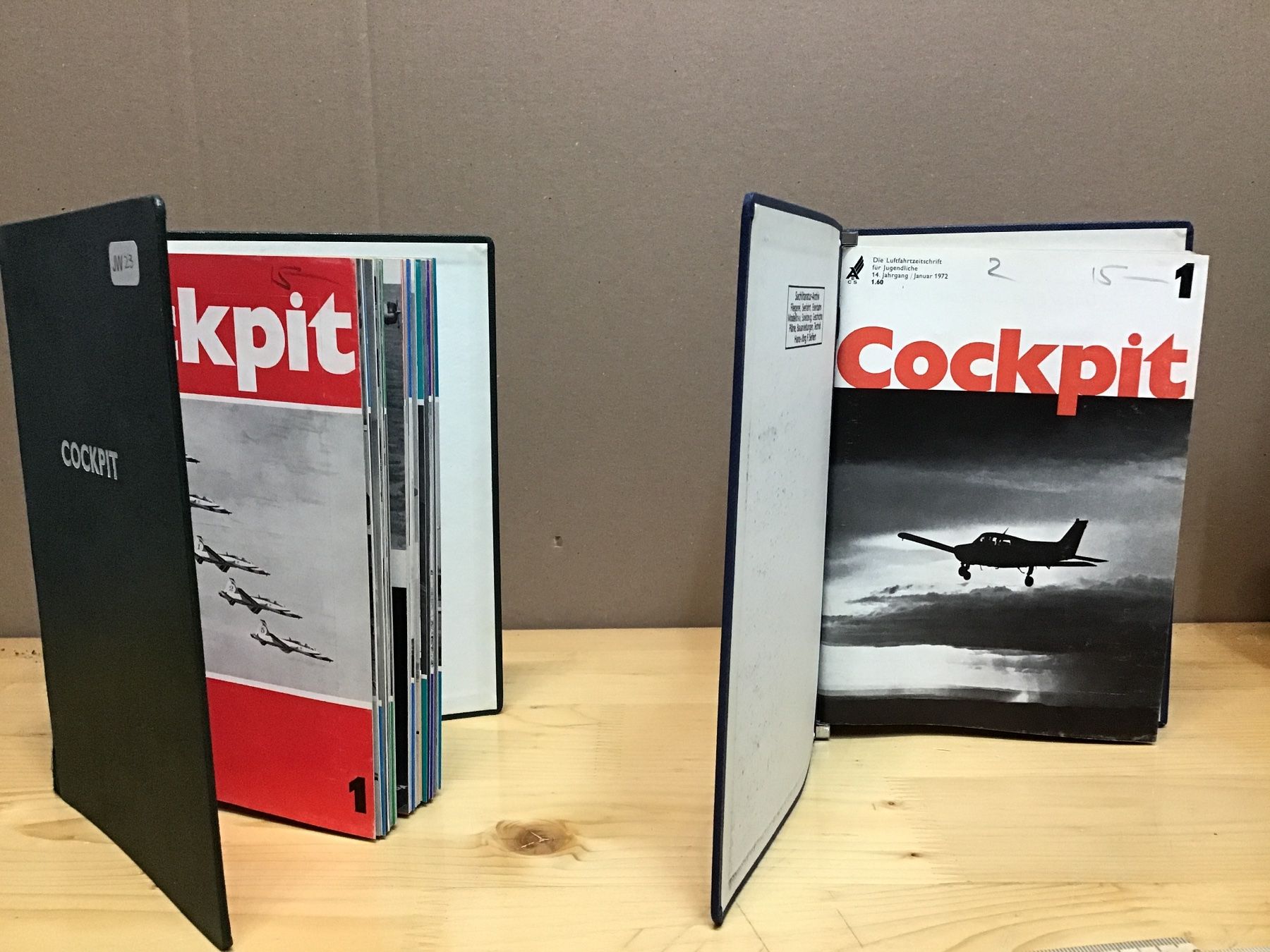 Bücher: Flugzeugbuch Cockpit Ordner 1975, 1972 – Gebraucht aus Männedorf von Modell-Spezialisten